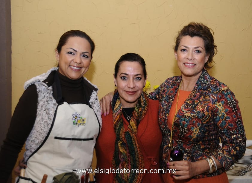 Nancy de Villarreal, Cristina de Dávila y Fina de Ganem