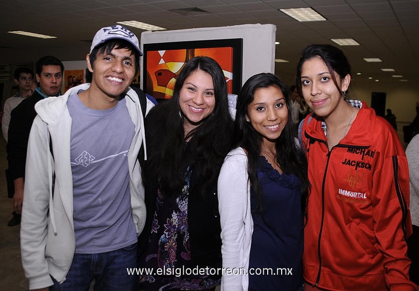 02122012 EN EXPOSICIÓN.  Luis Valdez, Alejandra Martí­nez, Alejandra Noriega y Montse Gutiérrez.