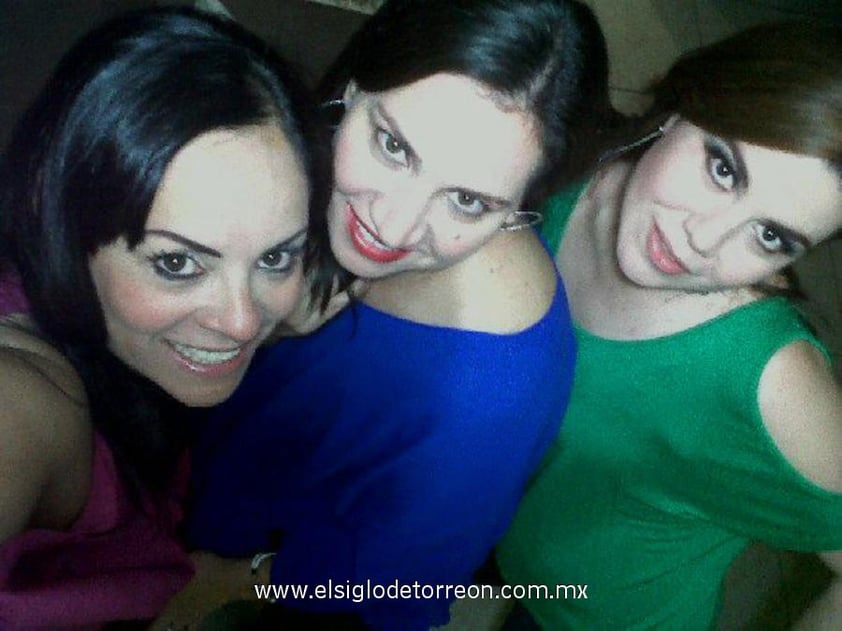 07122012 ENTRE AMIGAS.  Brenda, Yelene y Bety.