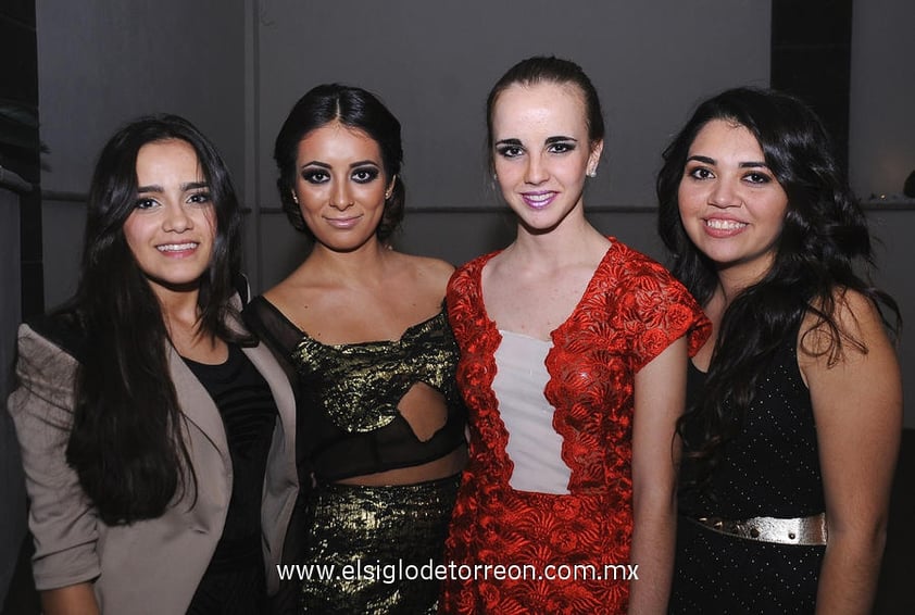 09122012 EN DESFILE DE MODAS.  Miriam Mendoza, Andrea Hernández, Consue JimÃ©nez y Luisa González.