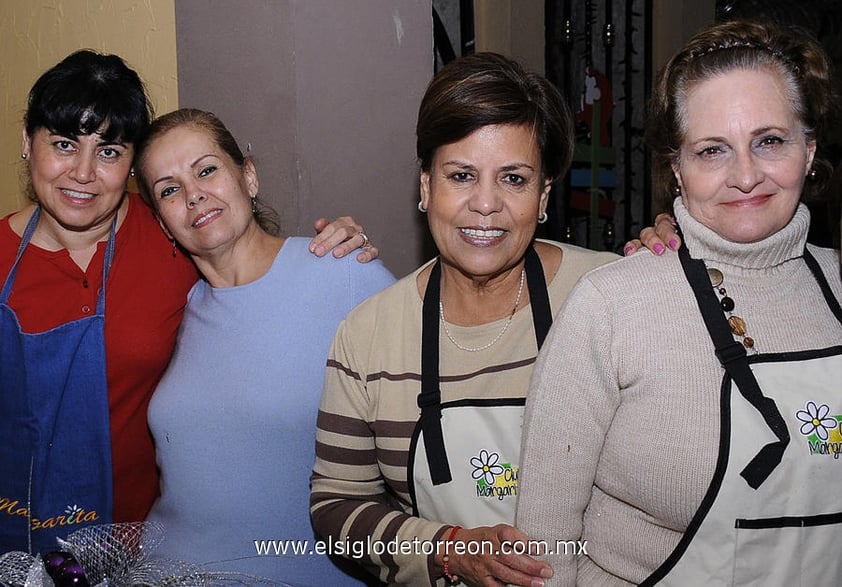 EN REUNIÓN. Liliana, Ale, Luzma y Chinita