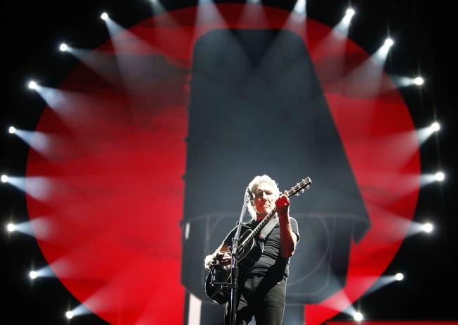 27 de abril. Roger Waters | levantó un muro llenó de sueños e ilusiones del cual fueron parte más de 50 mil fanáticos que se reunieron en la fantástica caja del Autódromo Hermanos Rodríguez, donde la música construyó una nueva dimensión.