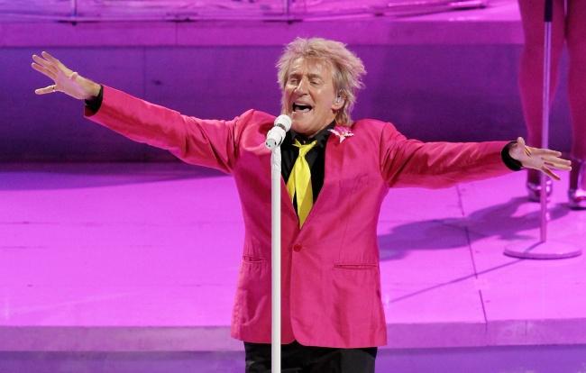 16 de agosto. Rod Stewart | La espera terminó y por fin los seguidores mexicanos de Rod Stewart se reencontraron con el afamado cantante británico en el Auditorio Nacional, recinto en el que corearon sus emblemáticos temas en el primero de dos conciertos que ofrecerá en México.