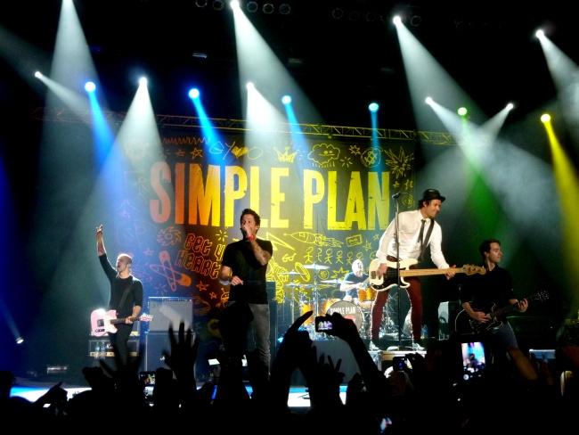 3 de octubre. Simple Plan | Una noche ‘perfecta’ vivieron más de tres mil regios que se dieron cita en el Auditorio Banamex para disfrutar del regreso de Simple Plan tras 4 años de su última presentación en Monterrey.