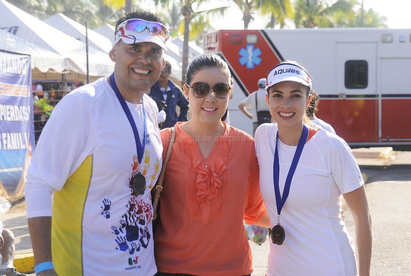 13122012 EN CARRERA ATLÉTICA. Felipe, alma e Ilse.