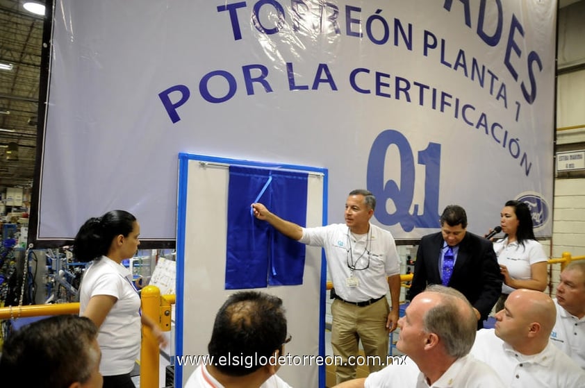 16122012 EN LA PLANTA  fue develada una placa por parte de la asociada, Felipa Lares; Miguel Martínez, de STA de Ford; y Rogelio González, gerente de Cableados del Norte.