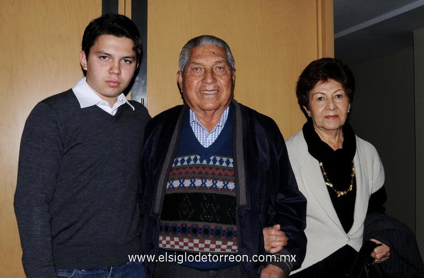 16122012 CARLOS  Acosta, Ricardo Acosta y Rosa Marí­a Rodríguez.