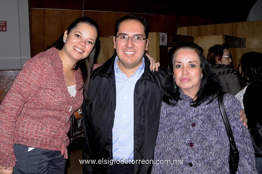 17122012 BERENICE  Placencia, Francisco Farías y Alejandra de Ibarra.