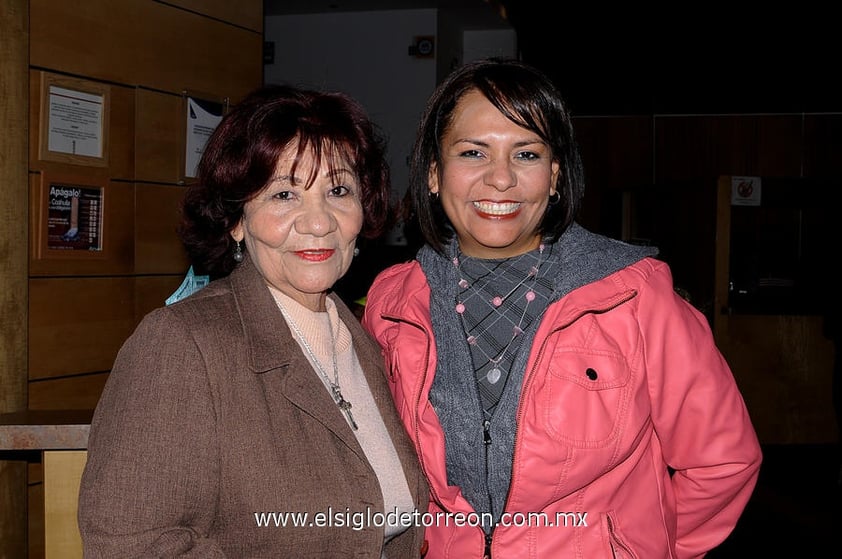 17122012 María del Socorro de Cervantes y Alejandra Cervantes.