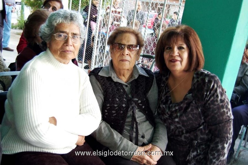 19122012 CECILIA,  Consuelo y María Mayela.