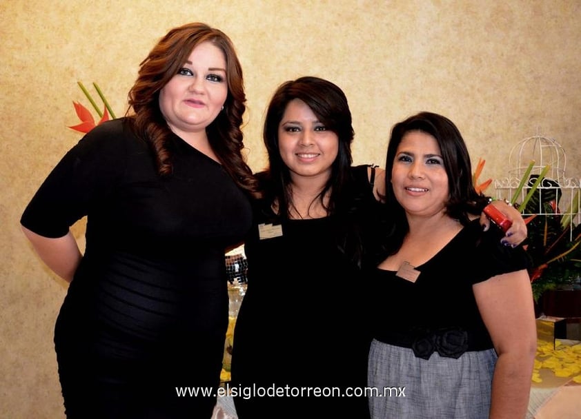 19122012 OYUKI  Martínez, Paola Burciaga y Lupita Maldonado.