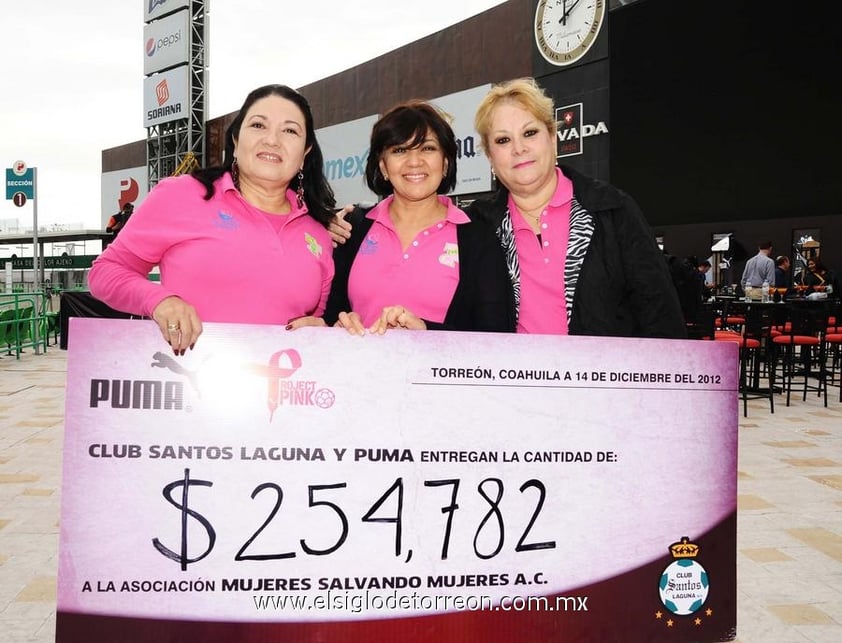 21122012 DONATIVO . Susana Medrano, Yolanda y Donna Reed.