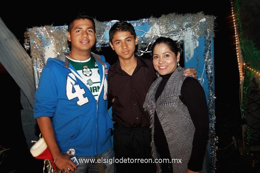 21122012 EVENTO NAVIDEñO.  Eduardo, Ismael y Nelva.