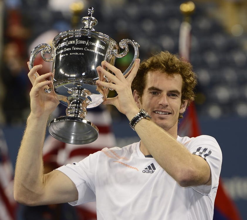 SEPTIEMBRE.  Murray gana el US Open |
En Nueva York, el último Grand Slam en la temporada del tenis, se citaban en la final varonil Novak Djokovic frente Andy Murray, este último ganaba su primer GS de su carrera. En la rama femenil Victoria Azarenka sucumbía ante la local Serena Williams.