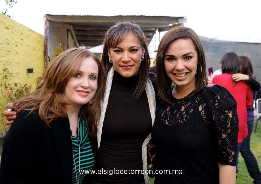 26122012 BRENDA,  Mavis y Tamara.