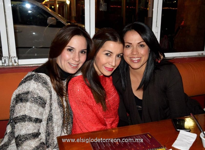 26122012 VALERIA  Muñoz, Marisol Jiménez y Mónica Villalobos.