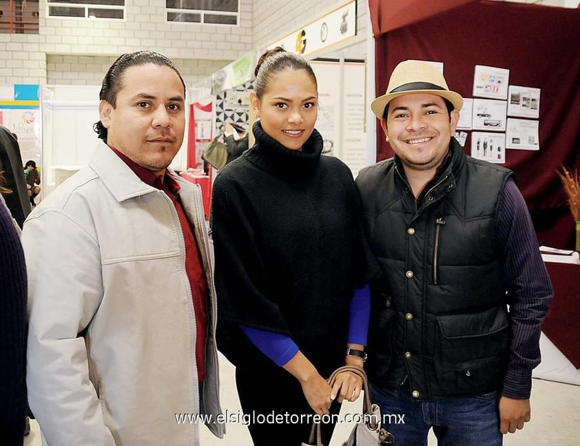 24122012 LUIS  Soriano, Liliana Barajas y Ulises Zamarroó.