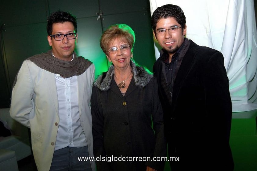 26122012 REUNIóN.   Damián Pineda, Aurorita Maynez y Miguel Coronado.