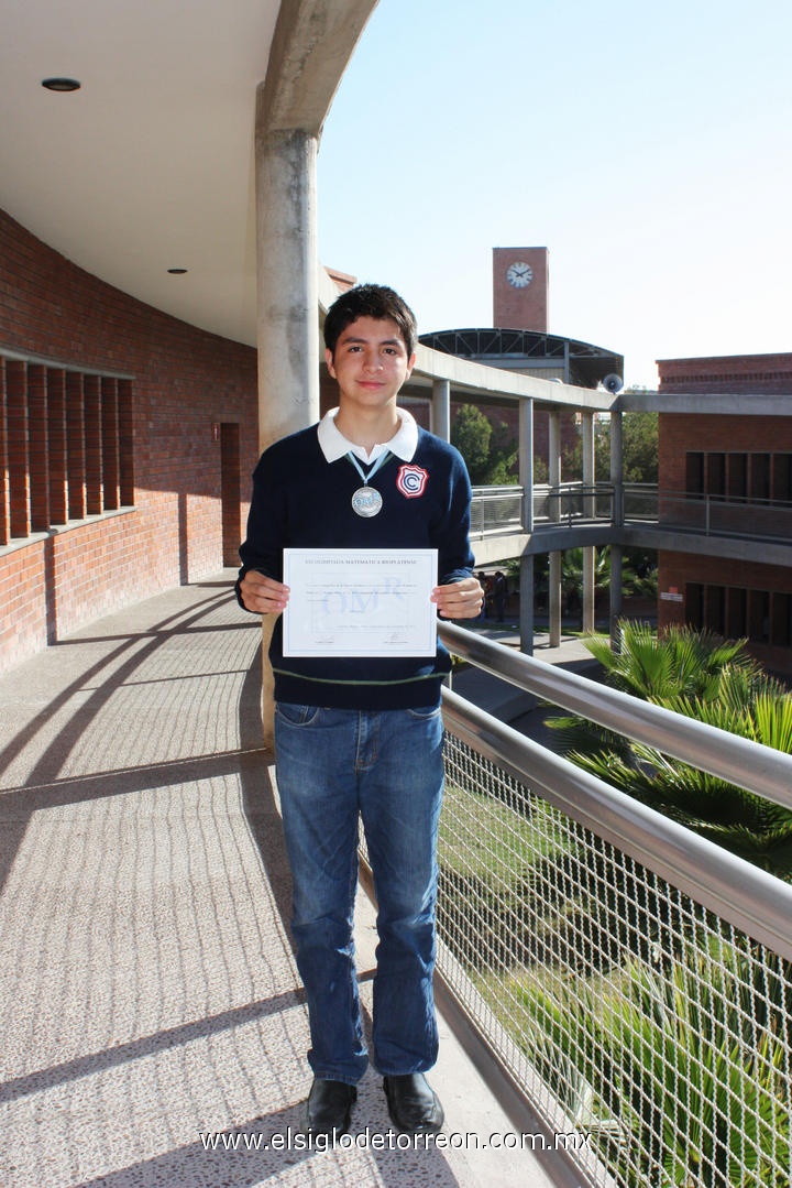 30122012 JORGE  Pat de la Torre Sánchez obtuvo la Medalla de Plata en la XXI Olimpiada Matemática Rioplatense que se llevó a cabo en Argentina del 2 al 5 de diciembre.