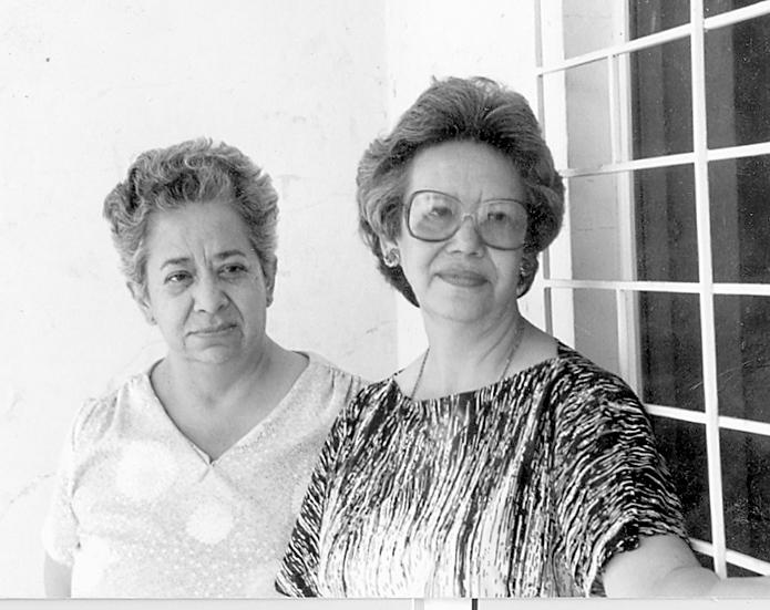 Lilia Francisca y Dora Beard Novella en una fotografía del
recuerdo