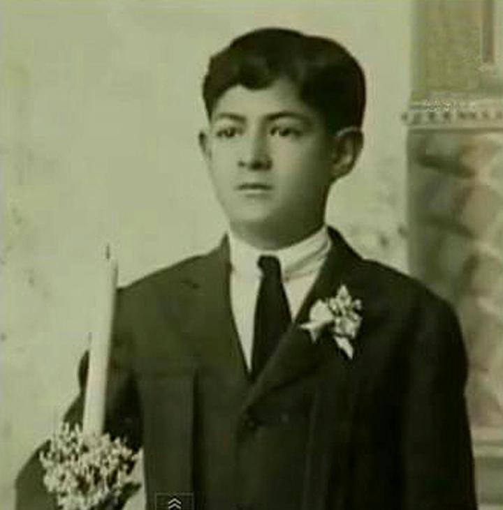 Salvador Novo, el dí­a que hizo su Primera Comunión en la Iglesia del Carmen de Torreón, en 1914.