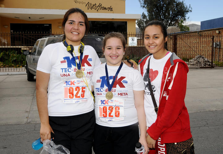 Delia Bernadac, Liliana Martínez y Fernanda Bernadac.