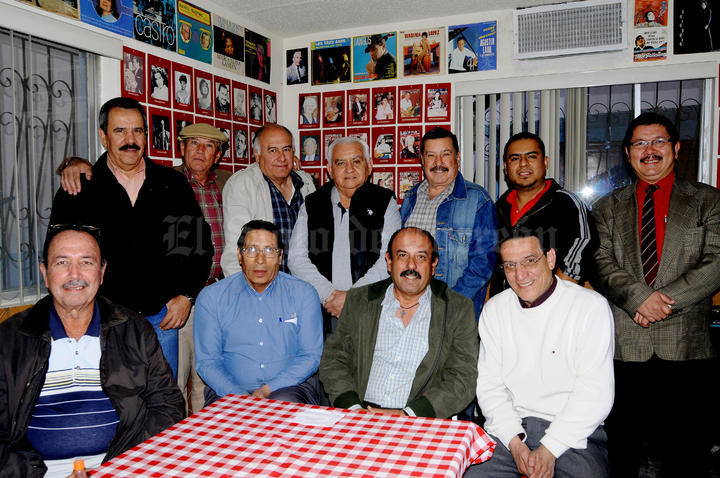 Jorge Rivera Villalpando celebró su cumpleaños en un restaurante de la localidad donde fue acompañado por sus amigos: Juan Manuel López Reyes, Roberto Flores, Fernando Cepeda, Enrique Maizterrena, Jesús Sánchez, Francisco Guerrero, Alejandro Díaz Flores, Roberto Colores, Jim Álvarez y Gabriel Montoya.