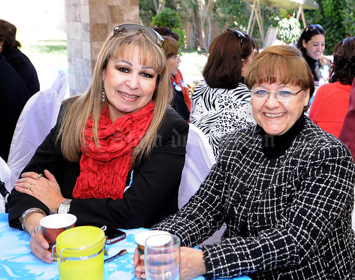 Martha y Mary Carmen.