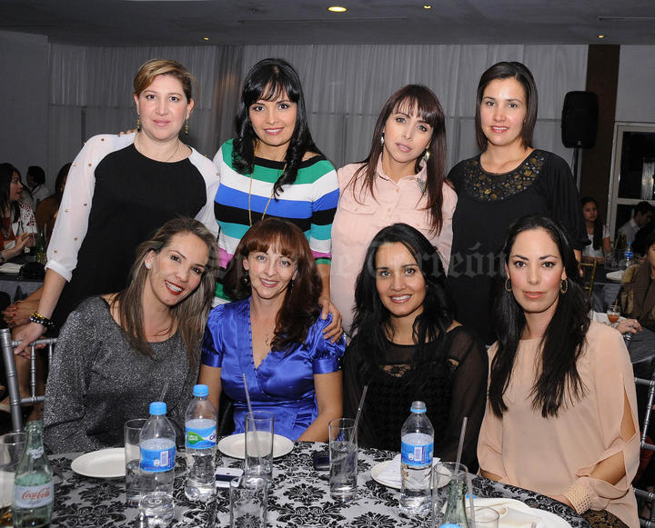 Cinthia, Claudia, Lili, Cristy, Mary, Ana, Claudia y Mary.