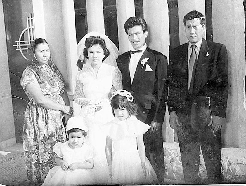 José Nevárez Chávez y Marí­a de Jesús Barrera Hernández, se casaron el 5 de abril de 1959 en la Iglesia Sagrado Corazón de Jesús, acompañados de sus padrinos Sra. Antonia de Silva y Sr. Fausto Silva; pajecitos María de Jesús Chávez Ãlvarez y MarÃ­a de los Ãngeles Barrera Reyes.