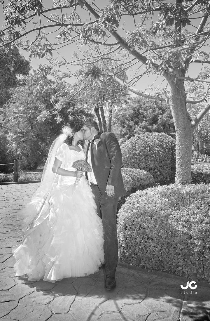 21042013 SRITA. GÉNESIS  Montserrat Galván Valles y Sr. Francisco Alberto Ramos Pérez, el día de su matrimonio.- JC Fotografí­a