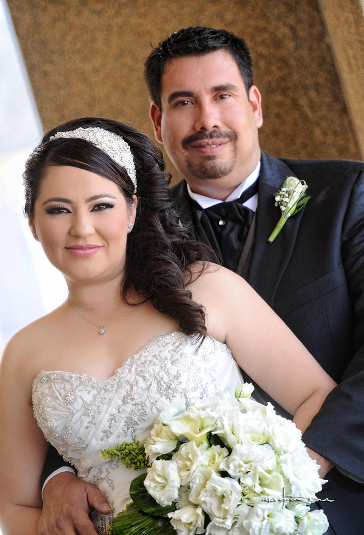 MICP PETRY  Mayela Mejorado Prieto y MICP Ví­ctor Hugo Vertiz Goray, recibieron la bendición nupcial el 13 de abril de 2013, en la parroquia de la Virgen Marí­a de la Medalla Milagrosa. Son hijos del Sr. Santiago Mejorado Mejorado y Sra. Marí­a de la Gracia Prieto Laurenzana; Sr. Juan Antonio Vertiz Espinoza y Sra. Marí­a del Carmen Goray Hernández.- Maqueda Fotografía