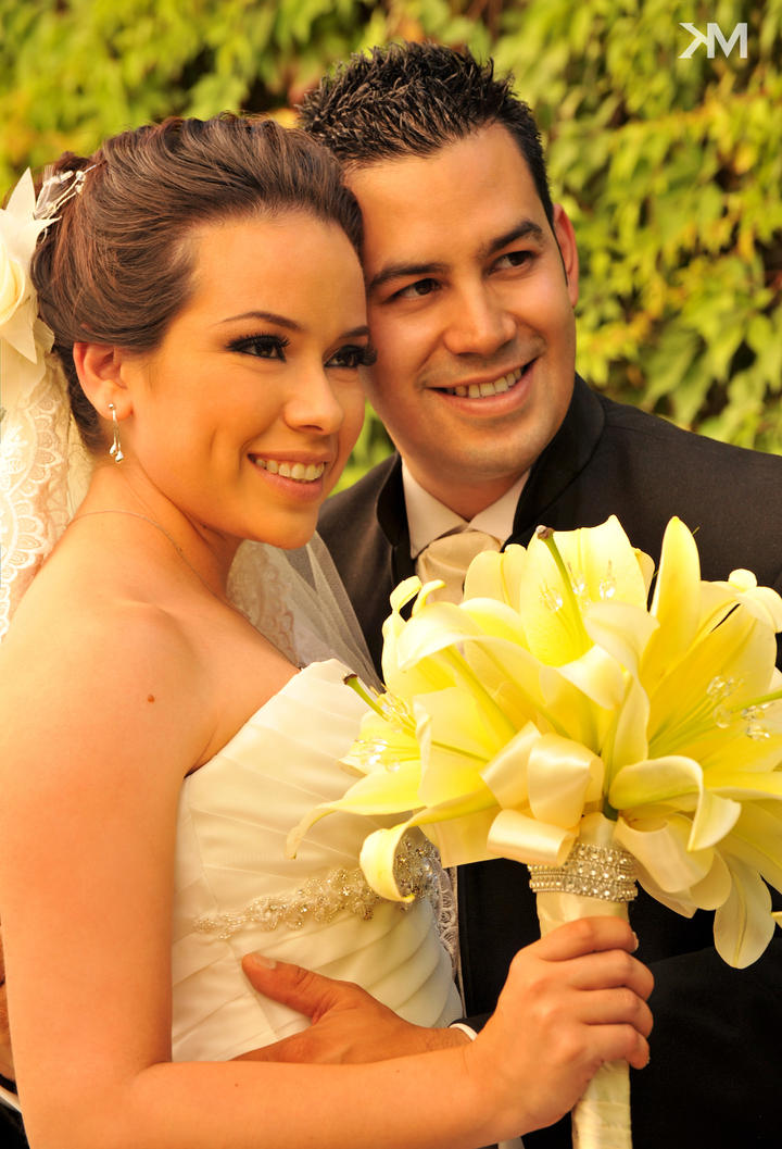 LIC. CYNTHIA  Ãvila Dí­az e Ing. Gustavo Isaac Durán Téllez, contrajeron matrimonio el 13 de abril de 2013, en la Iglesia de la Medalla Milagrosa. Los contrayentes son hijos de Lic. Raúl Ãvila Esparza y Sra. Antonia Dí­az de Ãvila; Lic. Antonio Durán Lira y Sra. Florina Téllez de Durán.- KM Fotografí­a