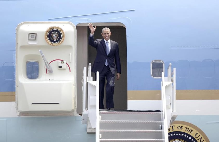 Obama descendió del avión Air Force One a las 14:20 horas.