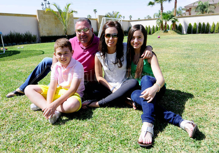 Jaime Jr., Jaime, Eva y Daniela.