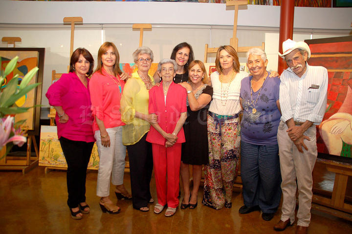 Martha Nelly, Cristina, Monsy, Ana, Silvia, Ángeles, Gabriela, Marcela y don Ramón.