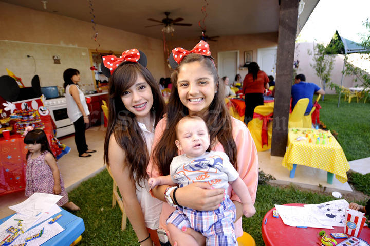 Paulina, Alejandra y Santiago.