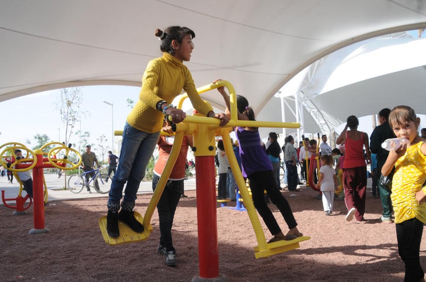 El gobierno le apuesta a la creación de espacios de convivencia como una forma de rescatar a la sociedad; ayer se inauguró la primera etapa del parque ecológico La Esperanza.