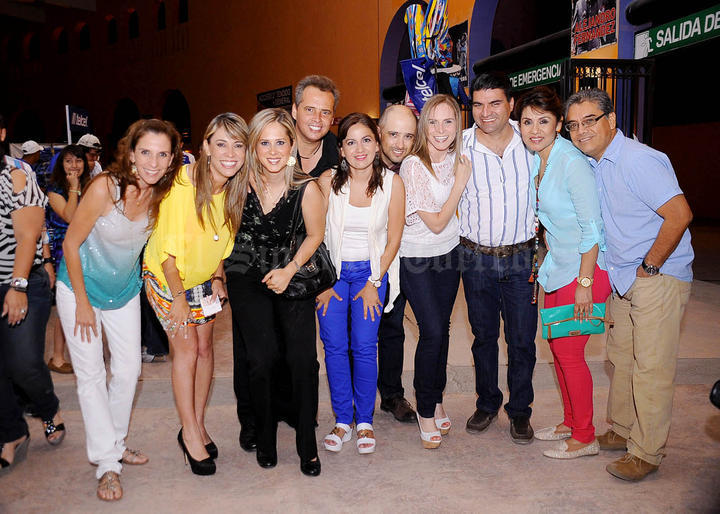 Anelice, Gaby, Lucy, Manuel, Mónica, Víctor, Lucero, Chuy, Lucero y Adrián.