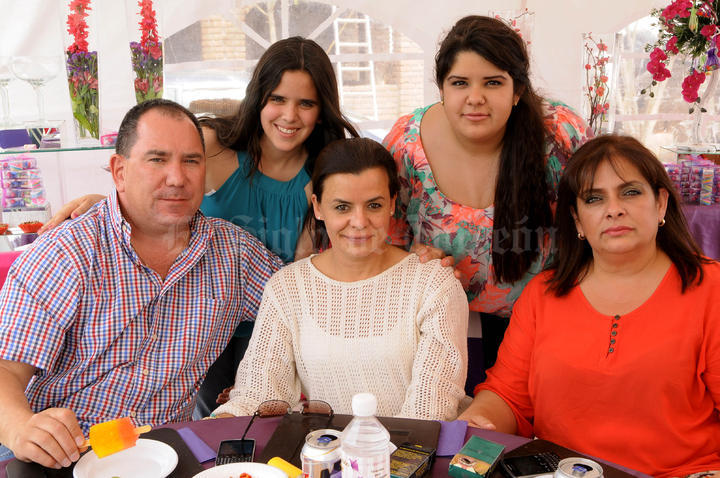 Bárbara, Marifer, Emilio, Pily y Ana Clara.