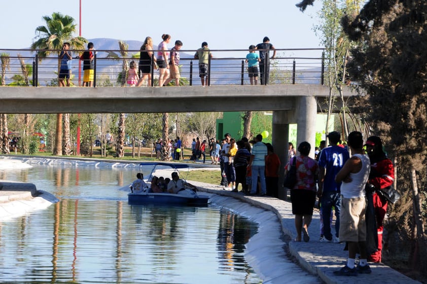 Este nuevo espacio para la recreación familiar, se ubica en la calzada Juan Pablo II, entre Francisco Sarabia y carretera a Santa Fe, colonia Las Etnias.