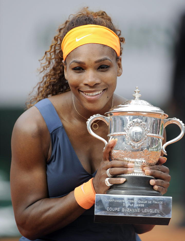 Se convirtió, a sus 31 años y 247 días, en la jugadora más veterana en alzarse con el título de Roland Garros, superando a su compatriota Chris Evert, que lo logró con 31 años y 169 días.