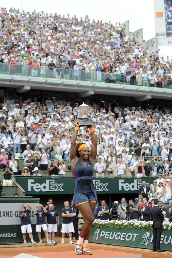 Serena no había logrado repetir triunfo en Roland Garros desde que en 2002 se alzara con la Copa Suzanne Lenglen al derrotar a su hermana mayor, Venus.