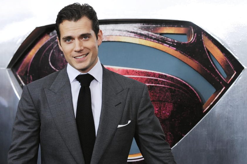 El actor británico Henry Cavill, quien protagoniza la cinta, fue la estrella más esperada en la alfombra roja.