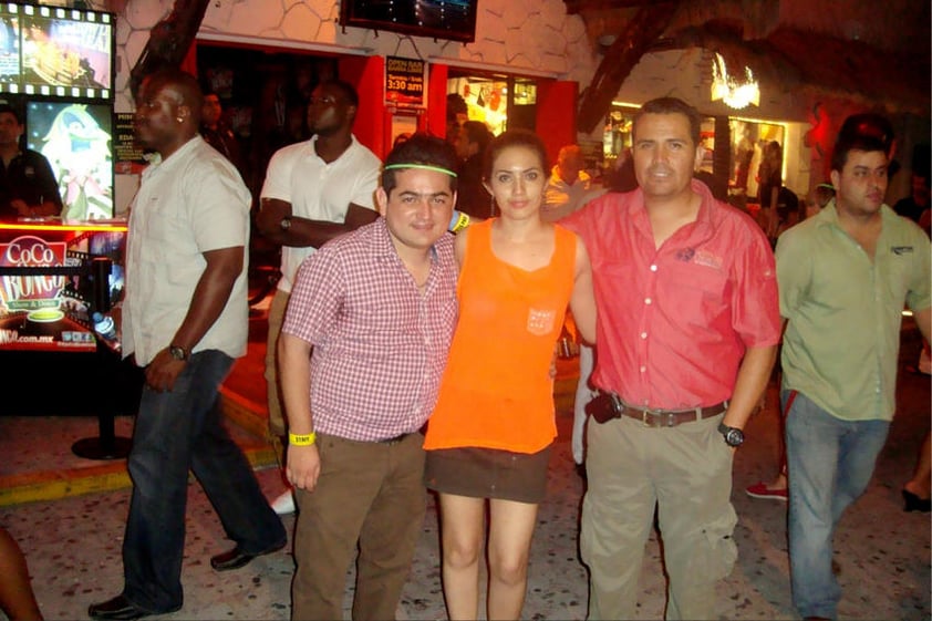 José Luis, Dulce y Alejandro en Coco Bongo, Playa del Carmen.