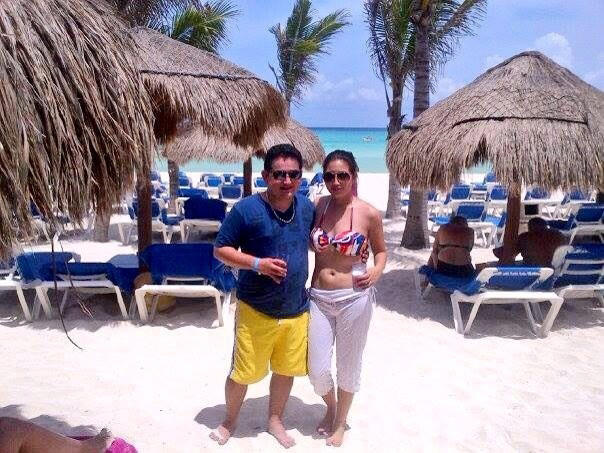 José Luis Pérez y Dulce Saldaña en Playa del Carmen.