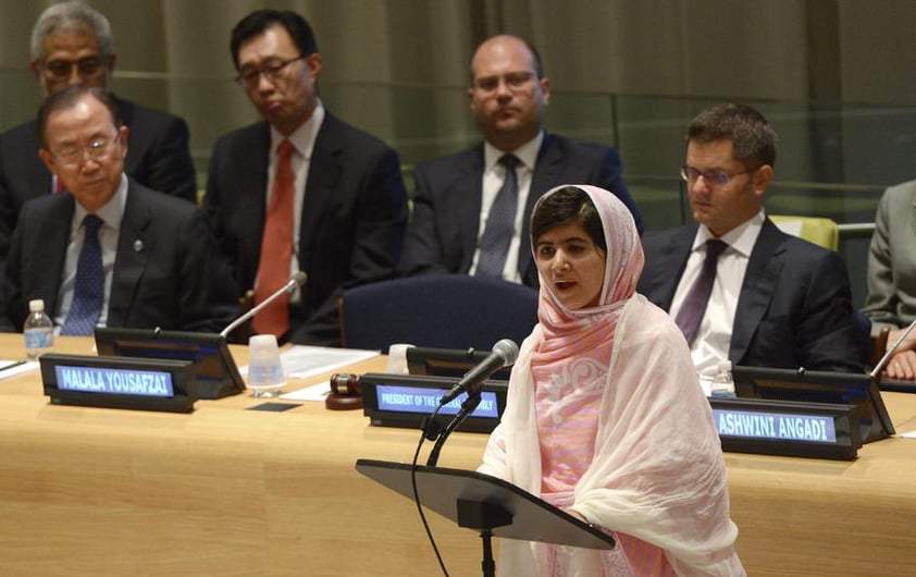 "El 9 de octubre de 2012 los talibanes me dispararon. Pensaron que con sus balas me callarían para siempre, pero fracasaron", afirmó la joven ante la Asamblea General de la ONU en su primer discurso en público desde que sobrevivió milagrosamente a un ataque en su país por defender la educación femenina.