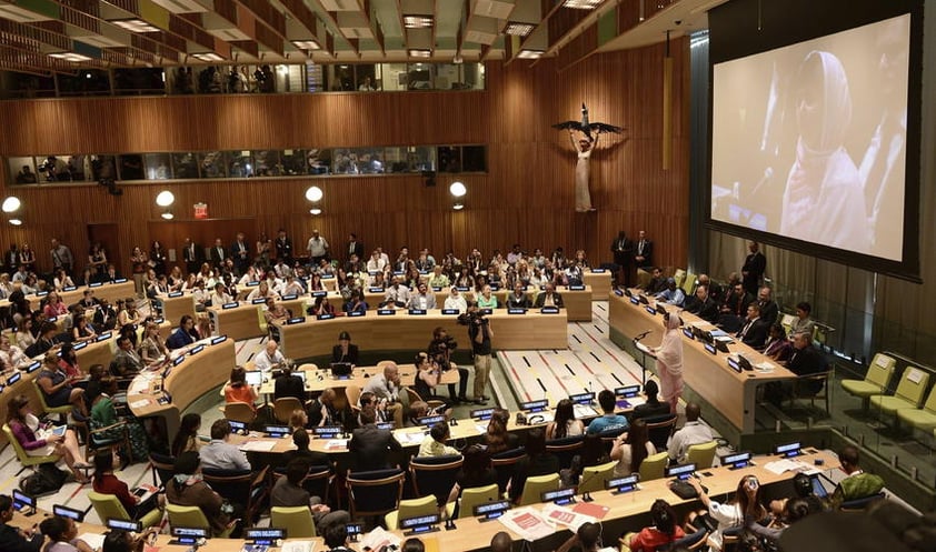 La ONU rindió homenaje a la niña "más valiente del mundo", la joven paquistaní Malala Yousafzai, quien celebró su decimosexto cumpleaños con un inspirador discurso en el que pidió otra vez "educación para todos" y en el que defendió que la única vía para cambiar el mundo son "los libros y las plumas".