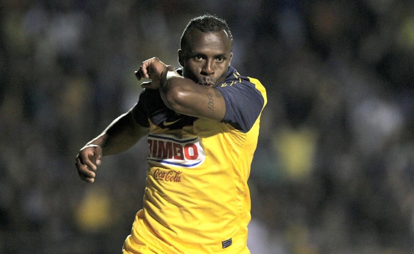 En mayo de 2011, se anunció el fichaje de "Chucho" con el América.