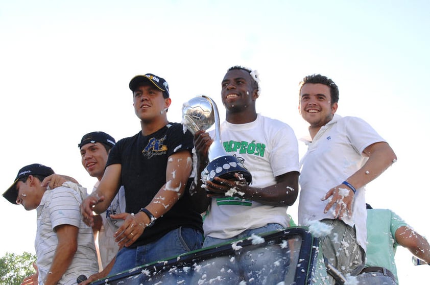 Con el Santos Laguna, Benítez ganó su primer título como goleador en el torneo Apertura 2010, y después conquistó tres reconocimientos más con el América, en el Clausura 2012 con catorce, el Apertura 2012 con once y el Clausura 2013 con doce.